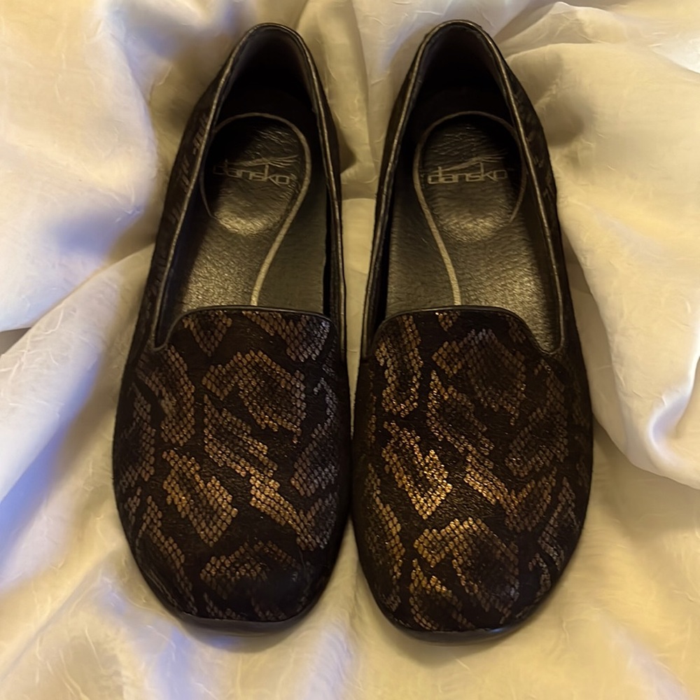 Python Print Dansko Loafers. Size 37. - image 6